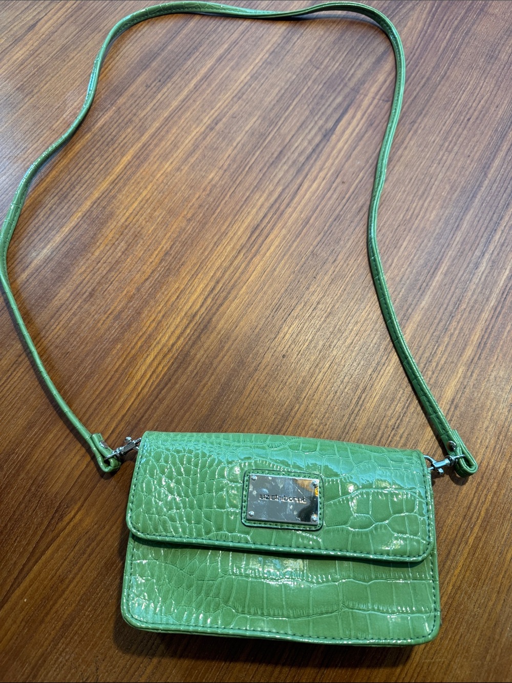 Liz Claiborne Green Croc-Embossed Crossbody Bag with Metal Plaque